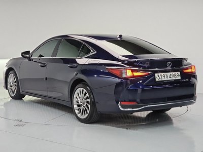 صورة 2 لـ 2023 Lexus ES