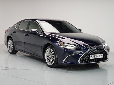 صورة 4 لـ 2023 Lexus ES