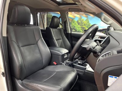 TOYOTA LAND CRUISER PRADO - 8