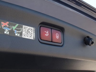 2025 Mercedes-BENZ C-CLASS — миниатюра 36