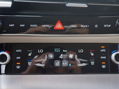 2025 Genesis GV70 — миниатюра 18