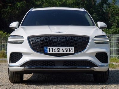 صورة 1 لـ 2025 Genesis GV70