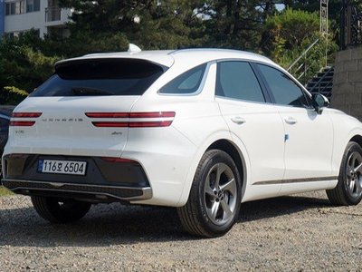 صورة 3 لـ 2025 Genesis GV70