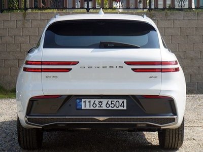 صورة 2 لـ 2025 Genesis GV70