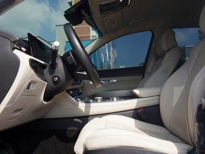 صورة 9 لـ 2025 Genesis GV70