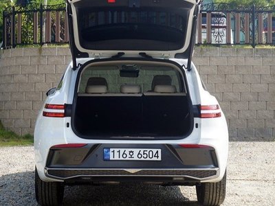 صورة 6 لـ 2025 Genesis GV70