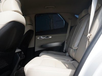 صورة 10 لـ 2025 Genesis GV70