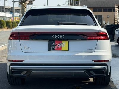 AUDI Q8 - 8