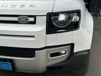 LAND ROVER DEFENDER - 10