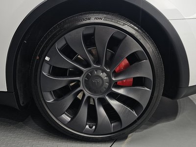 TESLA MODEL Y - 8