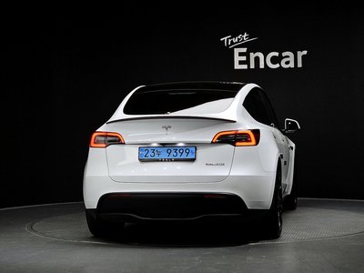 TESLA MODEL Y - 4