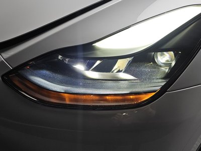 TESLA MODEL Y - 9