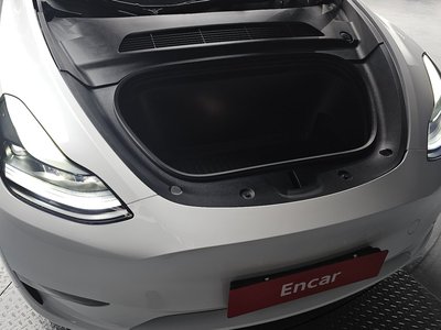 TESLA MODEL Y - 7