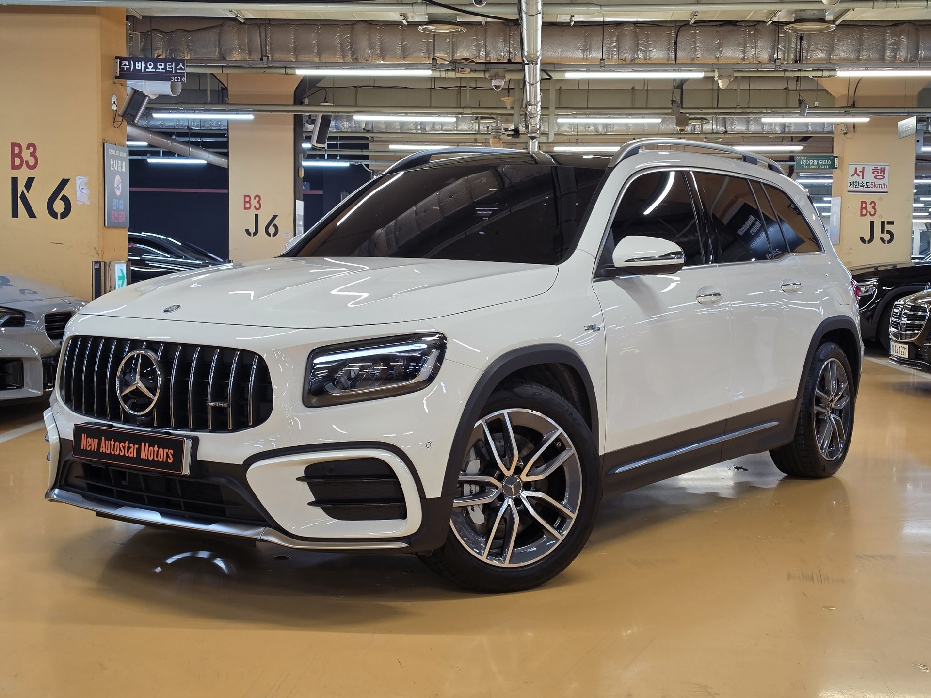 MERCEDES-BENZ GLB - View 1