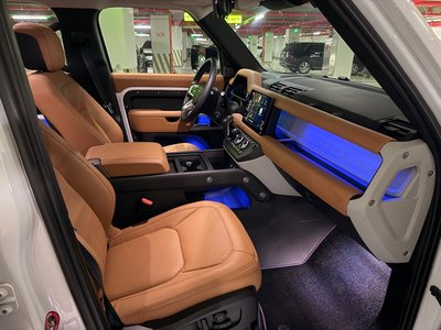 LAND ROVER DEFENDER - 4