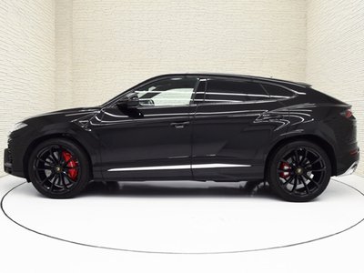 LAMBORGHINI URUS - 6