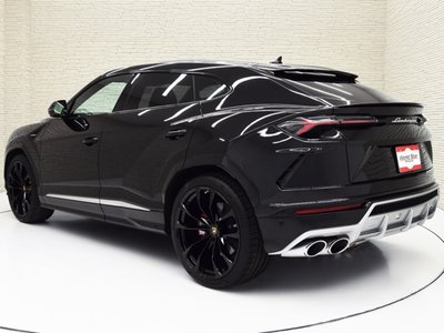 LAMBORGHINI URUS - 2