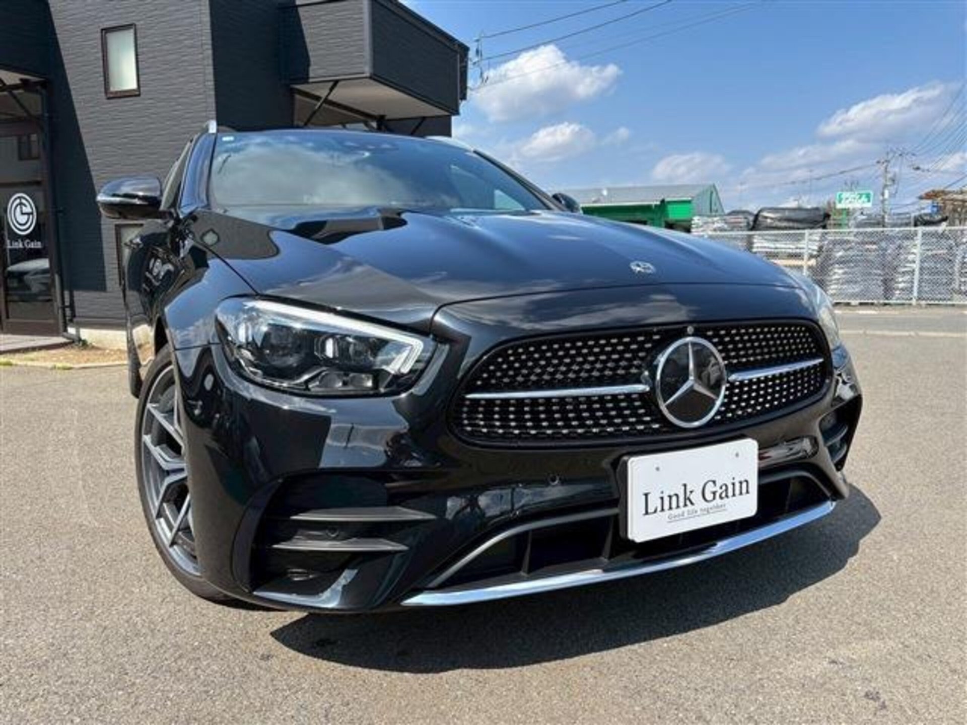 MERCEDES-BENZ E-CLASS WAGON - View 1