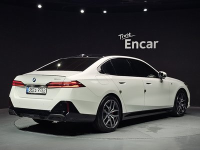 BMW 5 SERIES - 4