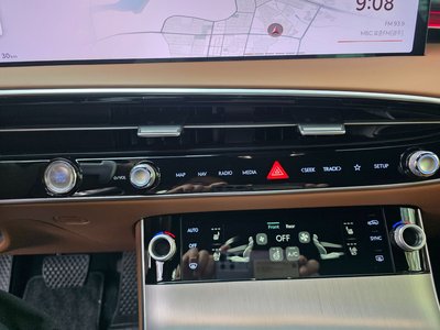2026 Genesis GV70 — миниатюра 16