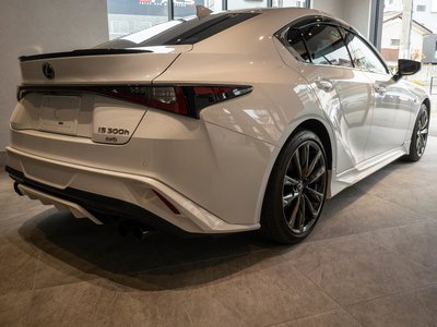 LEXUS IS - 8