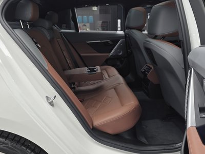 2024 BMW 5 SERIES 缩略图 18