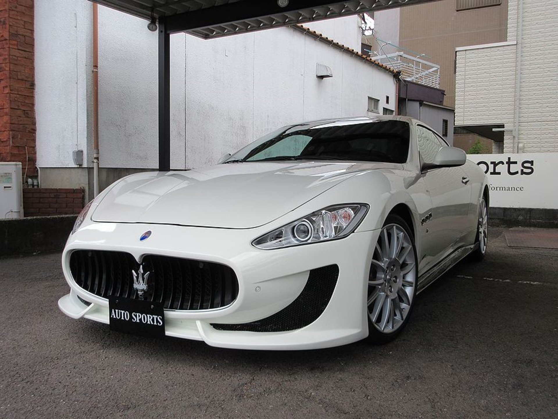 MASERATI GRANTURISMO - View 1