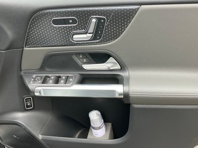 2025 Mercedes-BENZ EQB photo 7