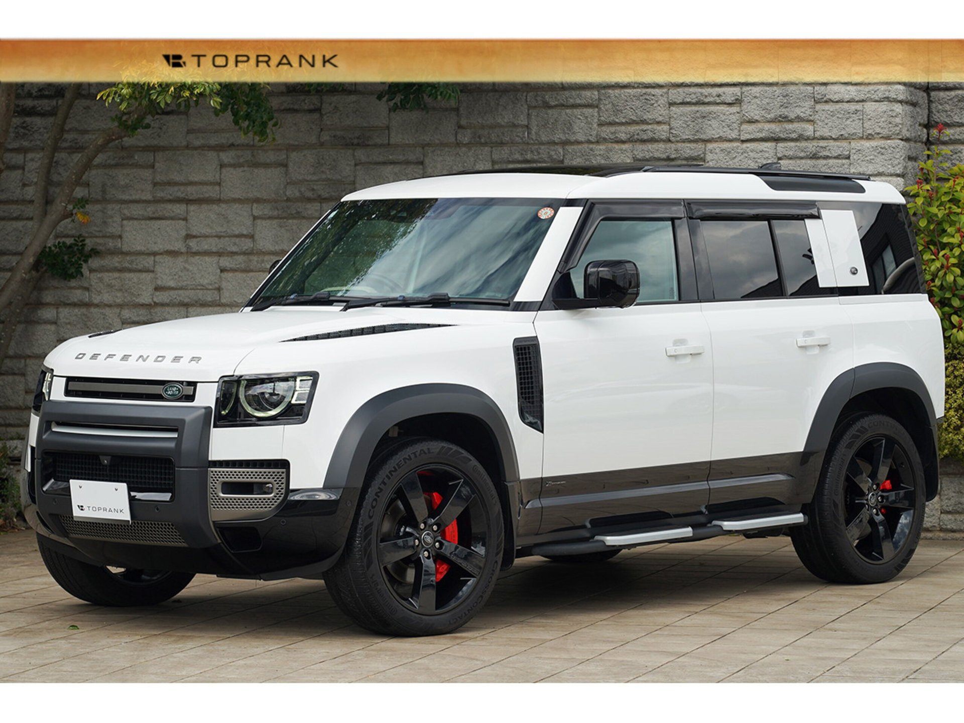 LAND ROVER DEFENDER - View 1