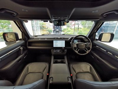 LAND ROVER DEFENDER - 5