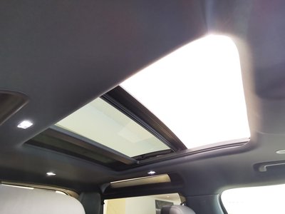 LAND ROVER DEFENDER - 4