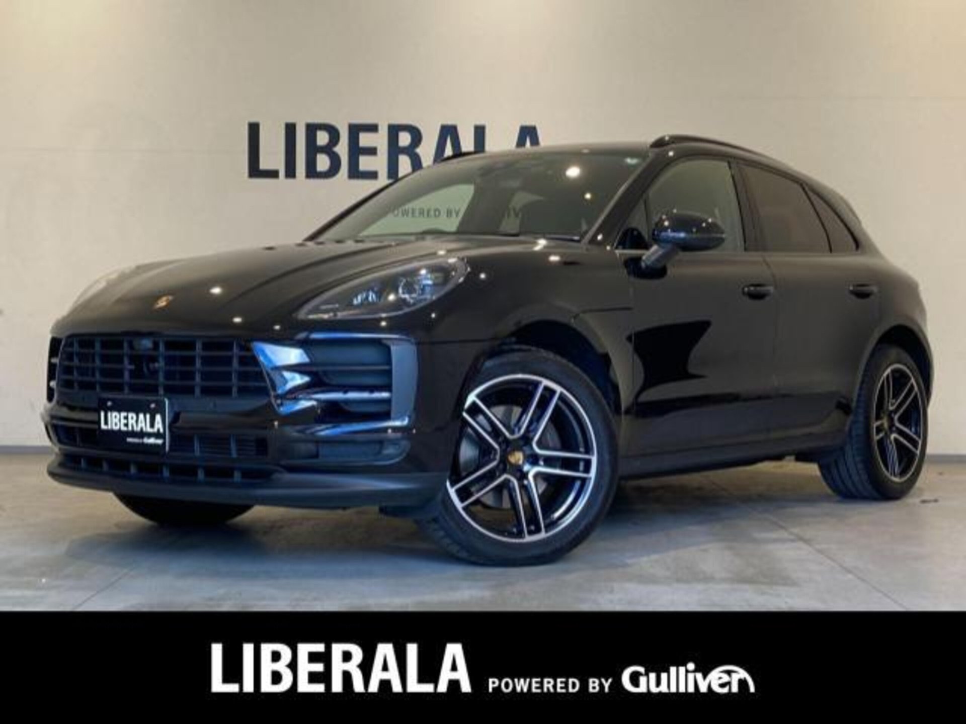 PORSCHE MACAN - View 1