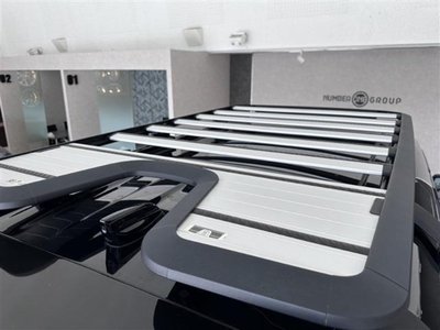 LAND ROVER DEFENDER - 7