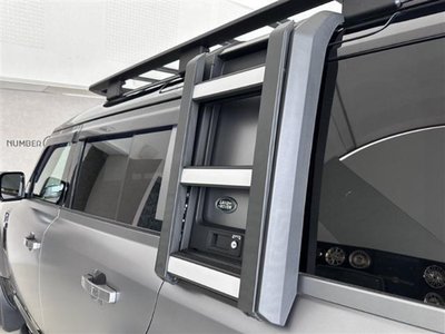 LAND ROVER DEFENDER - 9