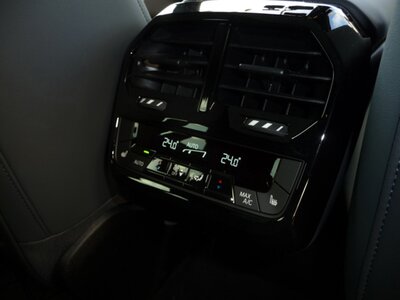 BMW IX 2022 thumbnail 22