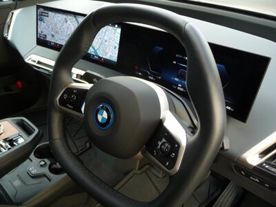 BMW IX 2022 thumbnail 12