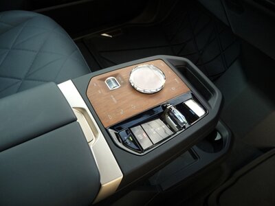 BMW IX 2022 thumbnail 15
