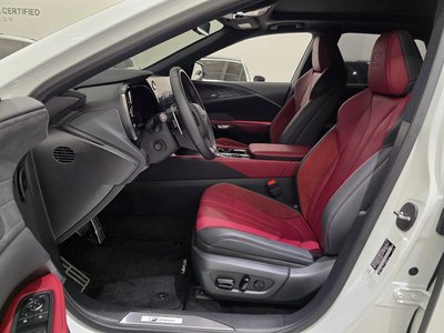 صورة 10 لـ 2025 Lexus RX