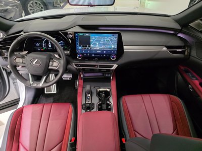 صورة 5 لـ 2025 Lexus RX