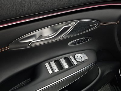 2024 Genesis GV70 thumbnail 36