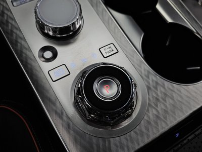 2024 Genesis GV70 thumbnail 12