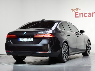 BMW 5 SERIES - 4