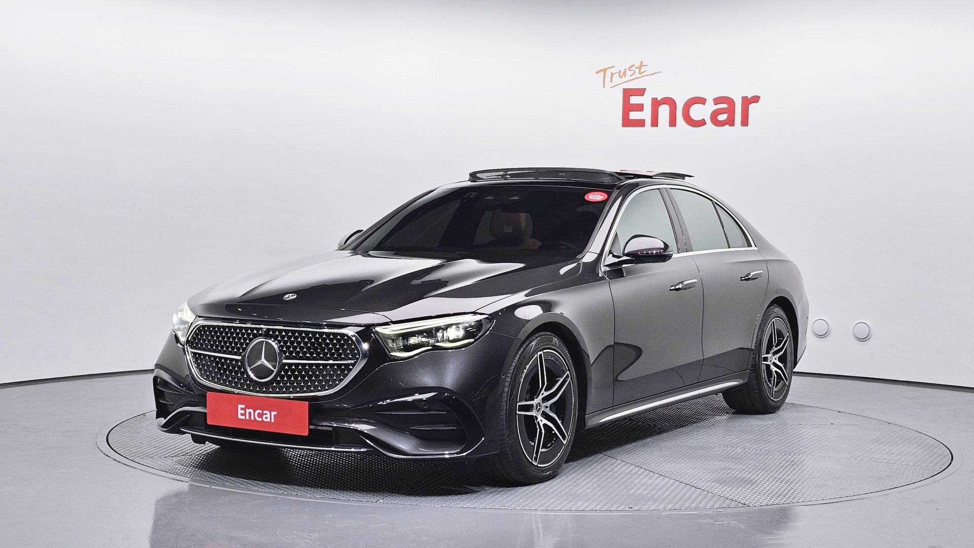 MERCEDES-BENZ E-CLASS - View 1