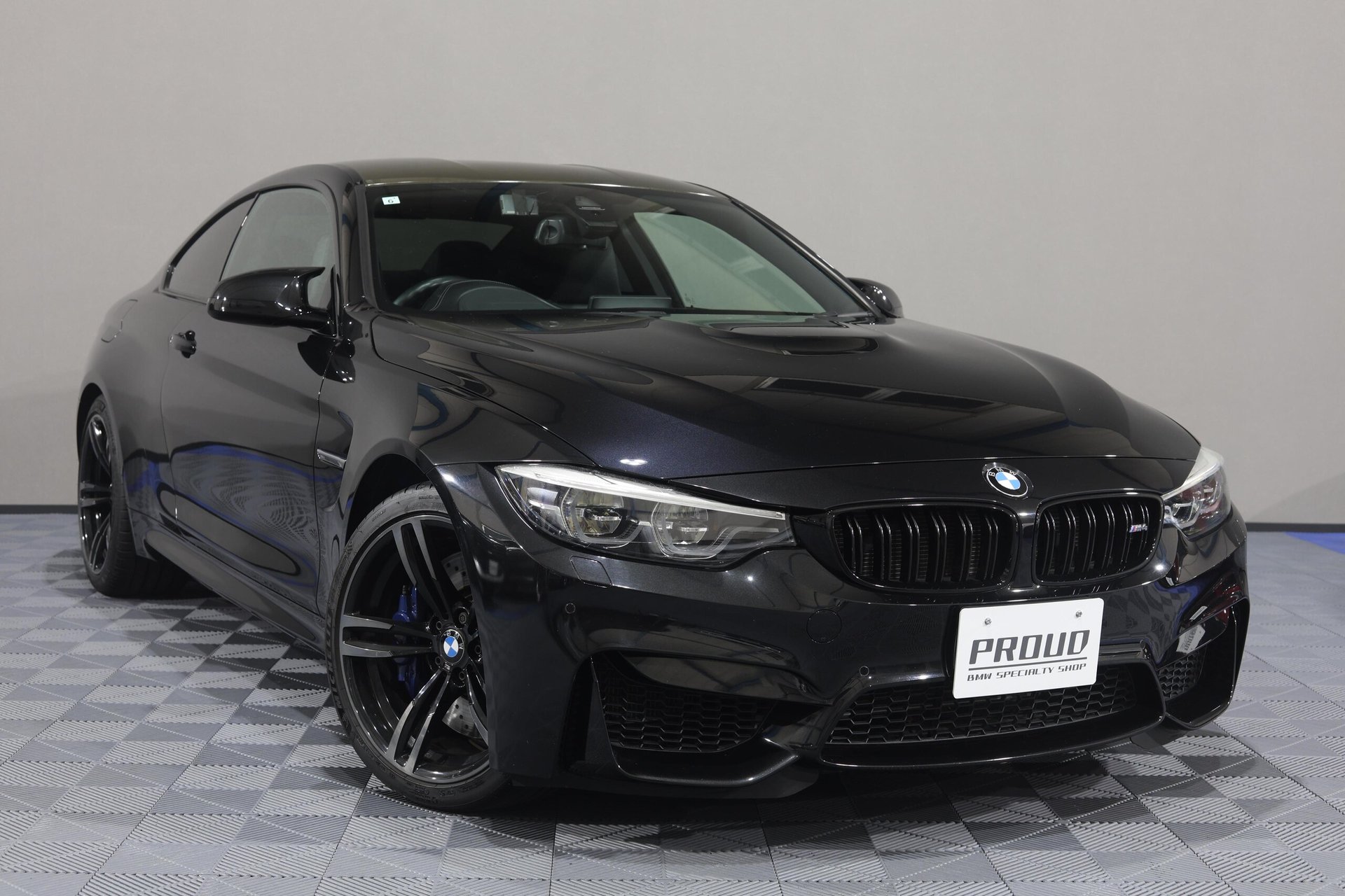 BMW M4 COUPE - View 1