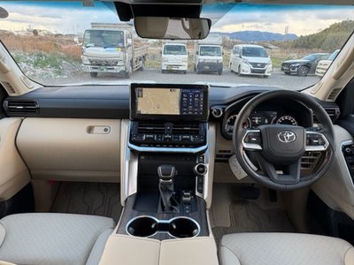 TOYOTA LAND CRUISER 300 - 3