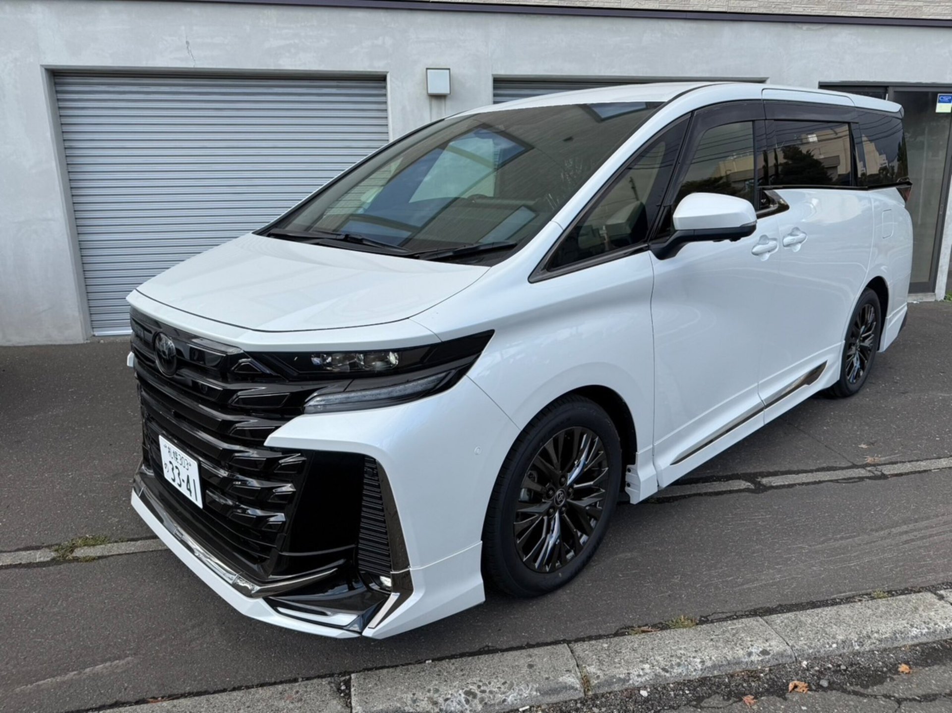 TOYOTA VELLFIRE - View 1