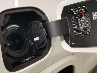 MERCEDES-BENZ EQA - 10