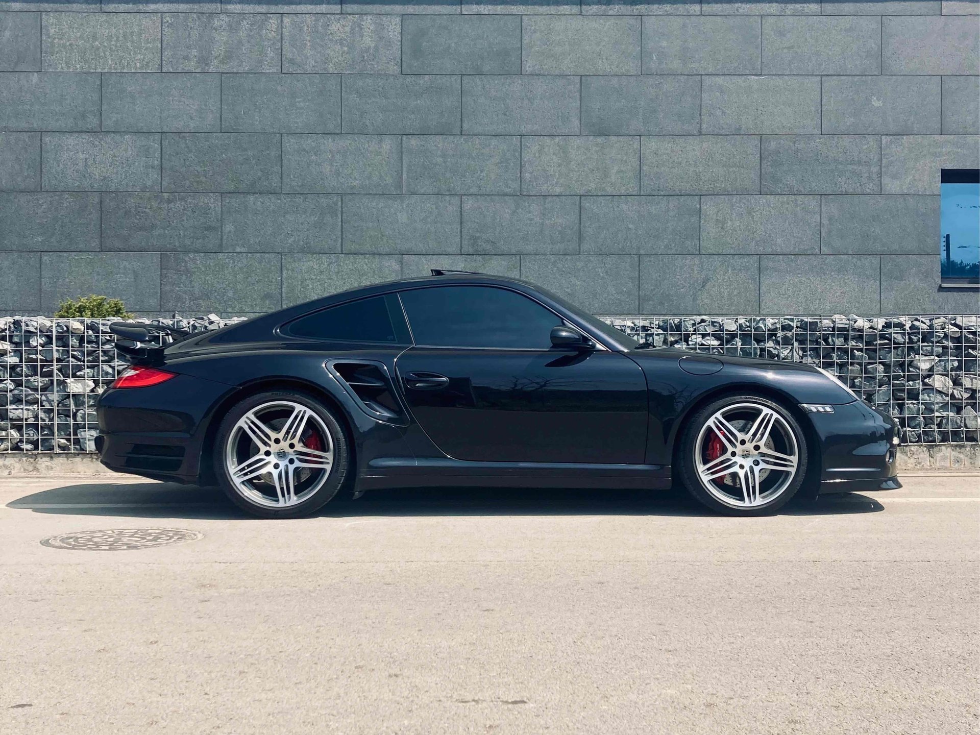 PORSCHE 911 - View 1