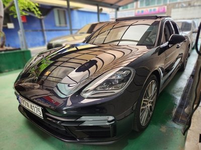 PORSCHE PANAMERA - 1