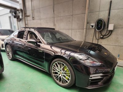 PORSCHE PANAMERA - 4